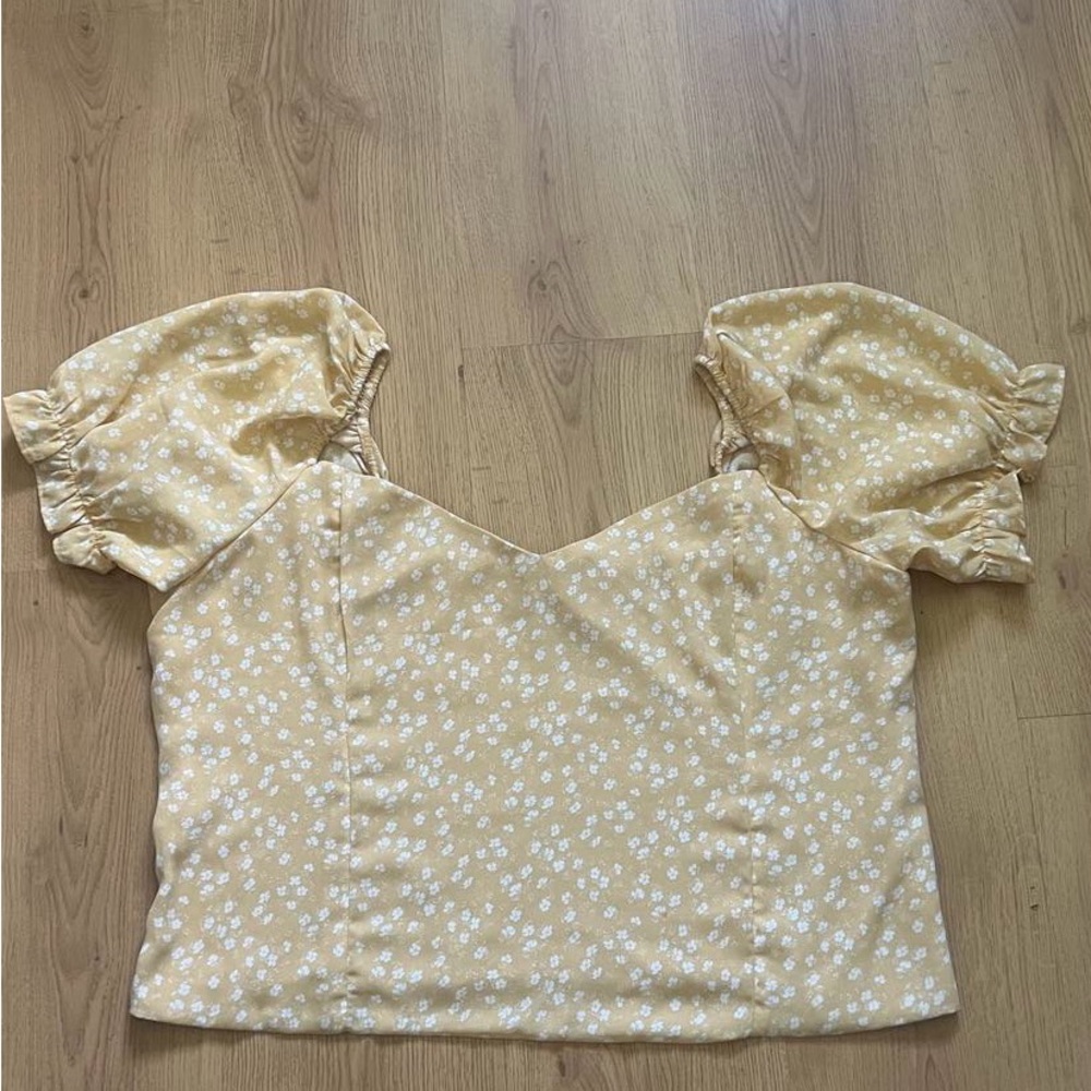 Floral Puff Sleeve Top in Yellow - Picture 4 of 4
